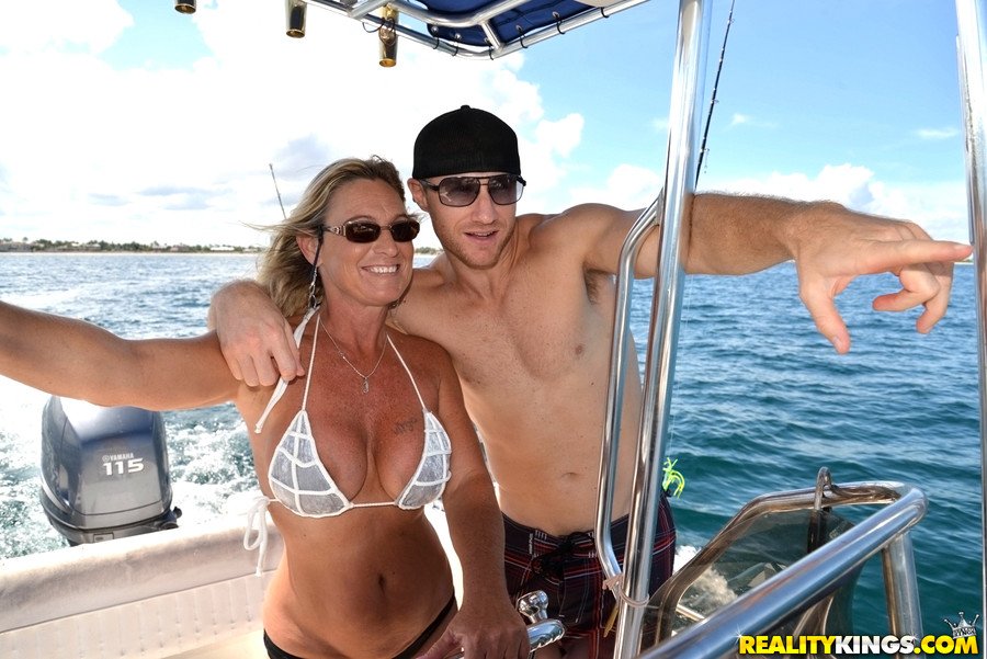 beth breedlove recommends milf in boat pic