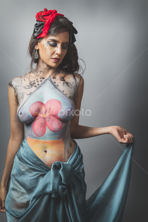 Nude Women With Body Paint pregnant hairdresser