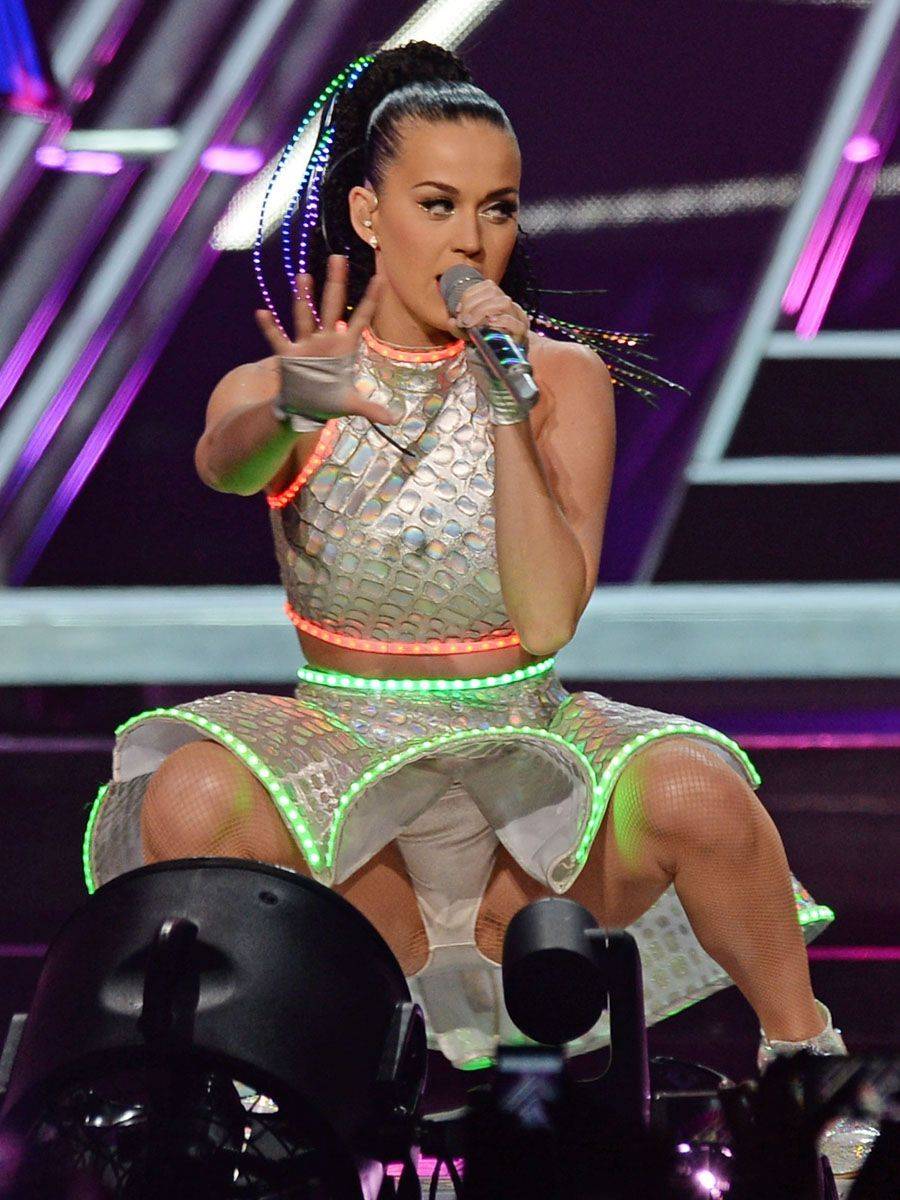 daisy mauricio share katy perry upskirt photos