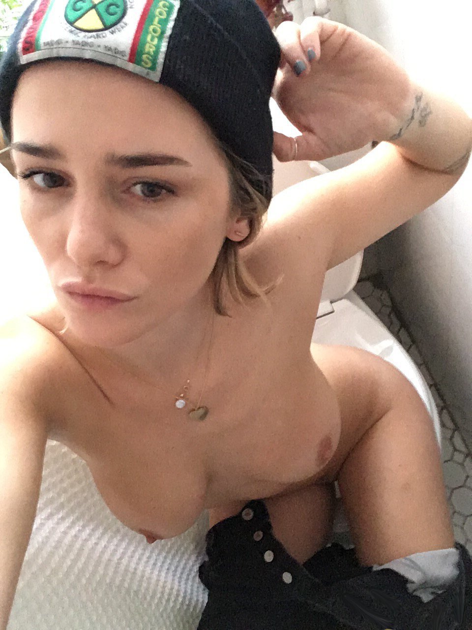 darren bagnall share addison timlin boobs photos