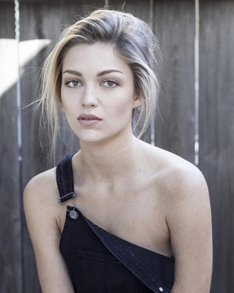 cris honeycutt recommends lili simmons sexy pic