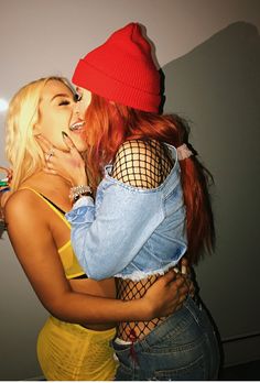 diana lainez share tana mongeau lesbian photos