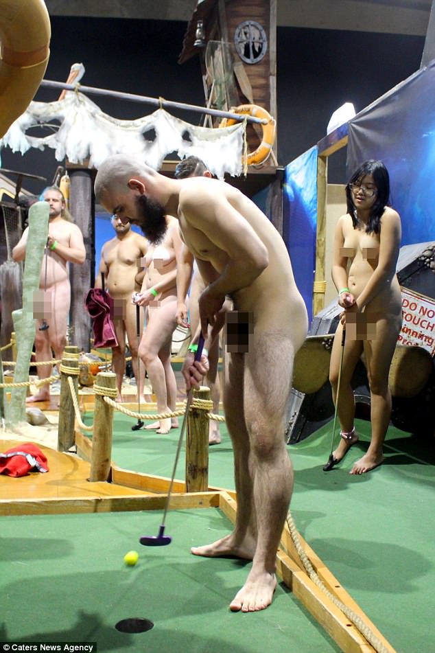 Naked Women Golfers whozwho live