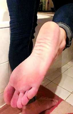 my friends feet worship