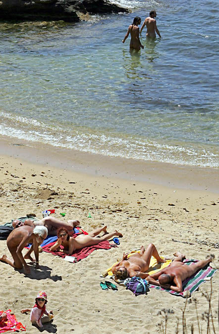 male nude skinny dipping