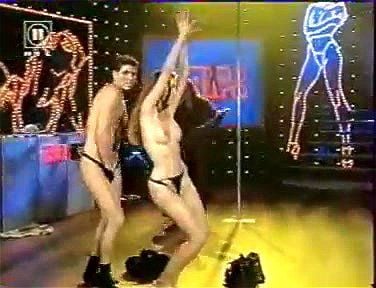 Nude Game Show e pelose