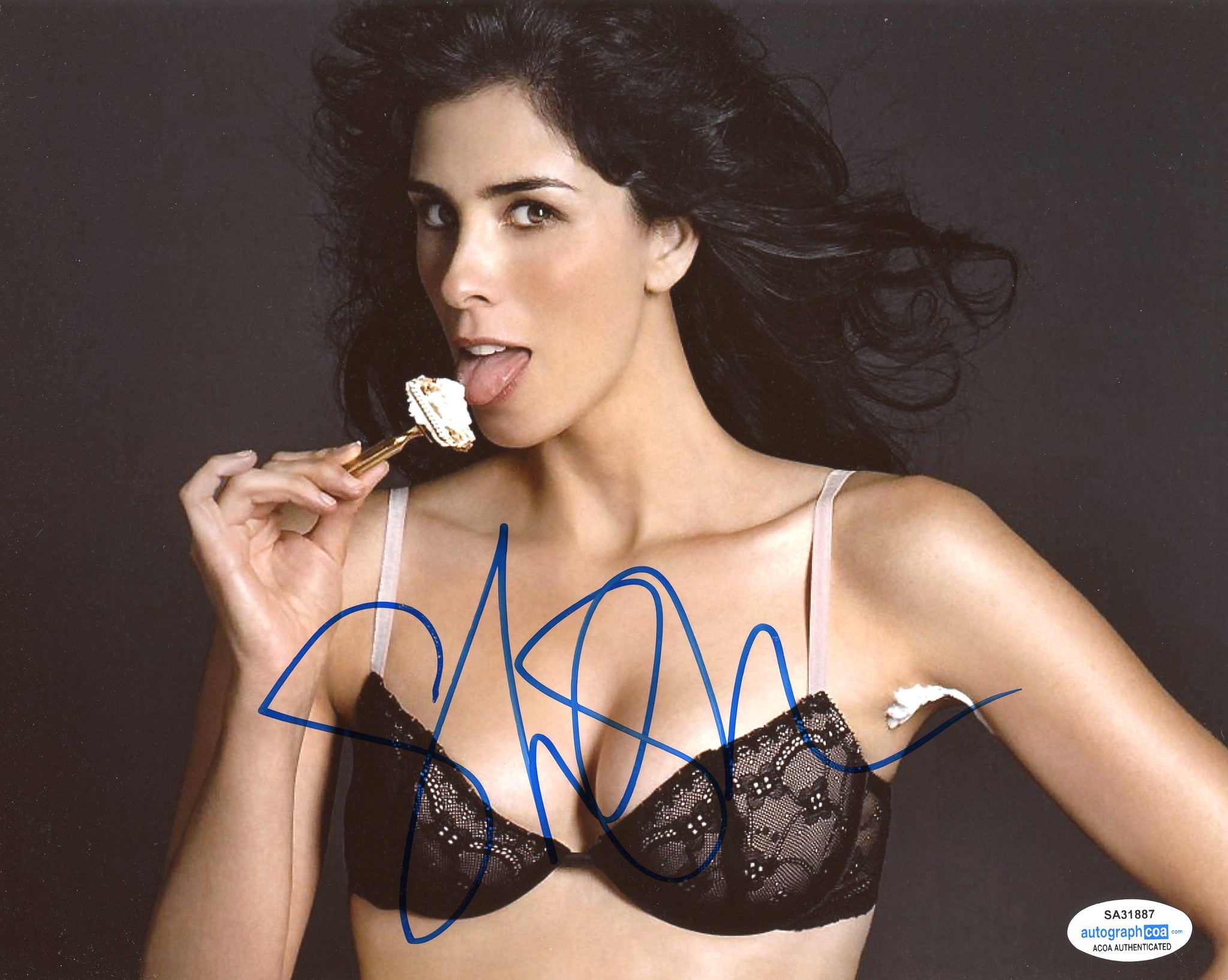 Sarah Silverman Sexy Pics booty support