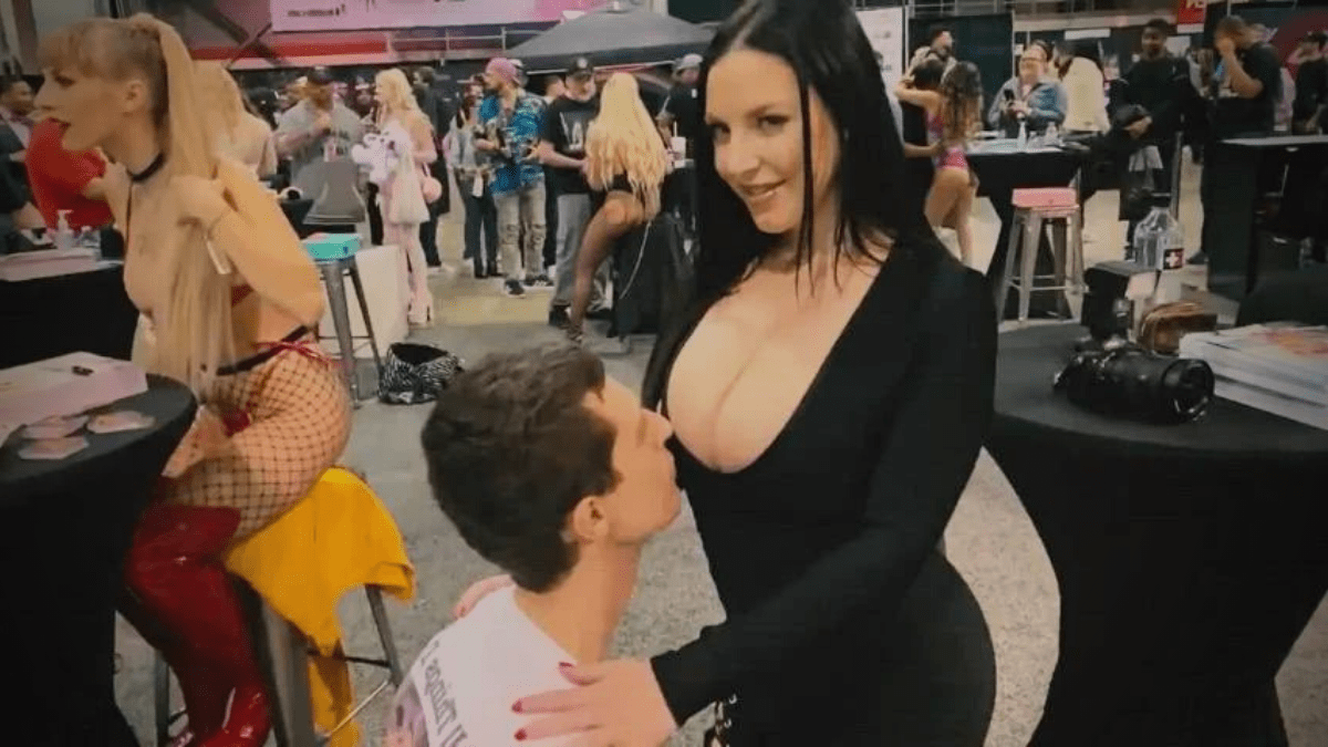 brandon martell share porn convention porn photos