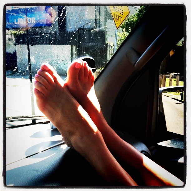 amanda grabinski add stephanie abrams feet photo