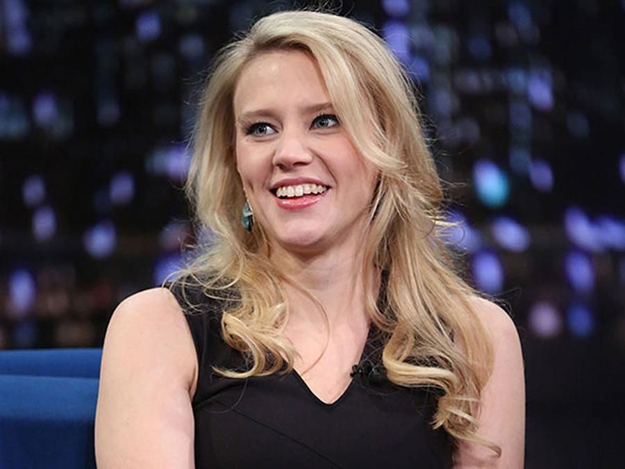 chris gurr recommends kate mckinnon sexy pic