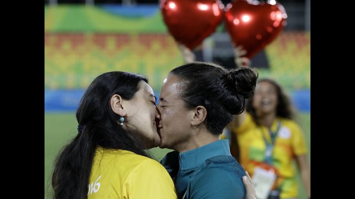 benjamin dobbin recommends brazil lesbian deep kissing pic