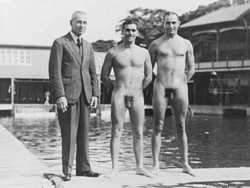 mens nude swimming