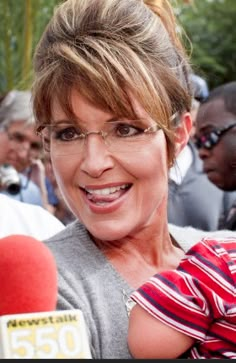 apple lay recommends sarah palin sexiest pic