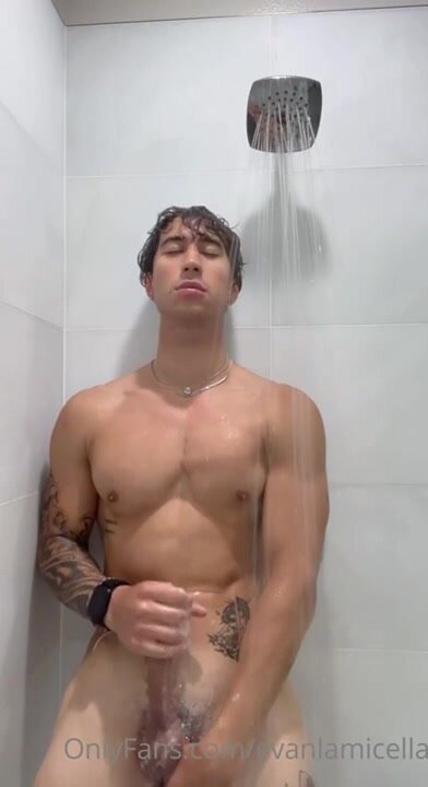 aubrey felton add photo jacking off in the shower