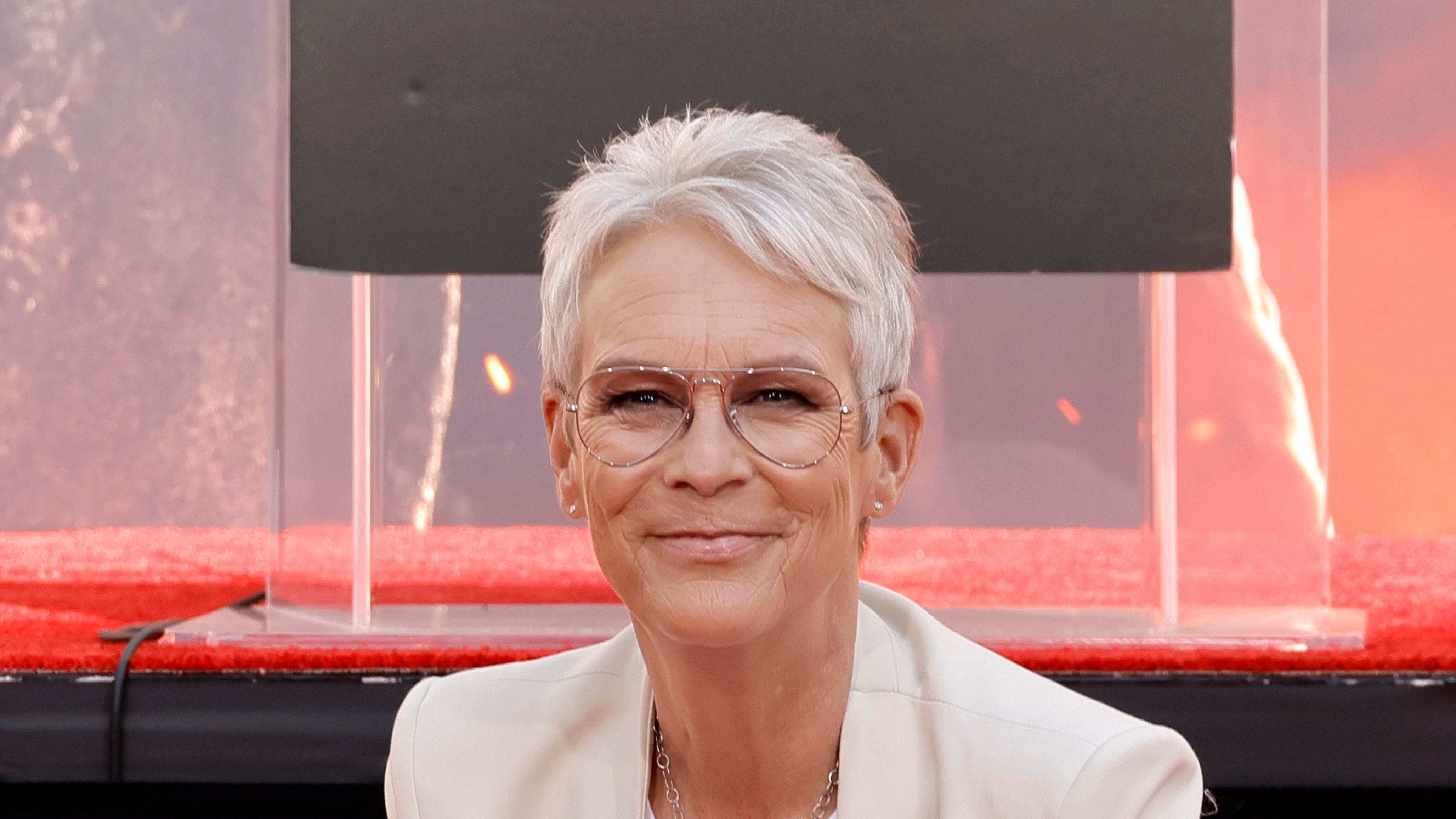 jamie lee curtis naked pictures