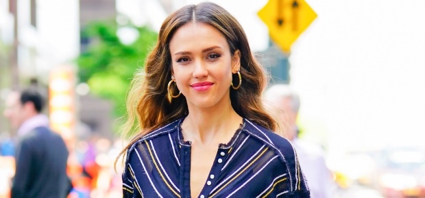 alison lomas recommends jessica alba boobies pic