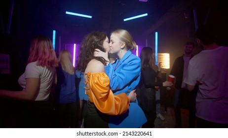 lesbian kissing grinding