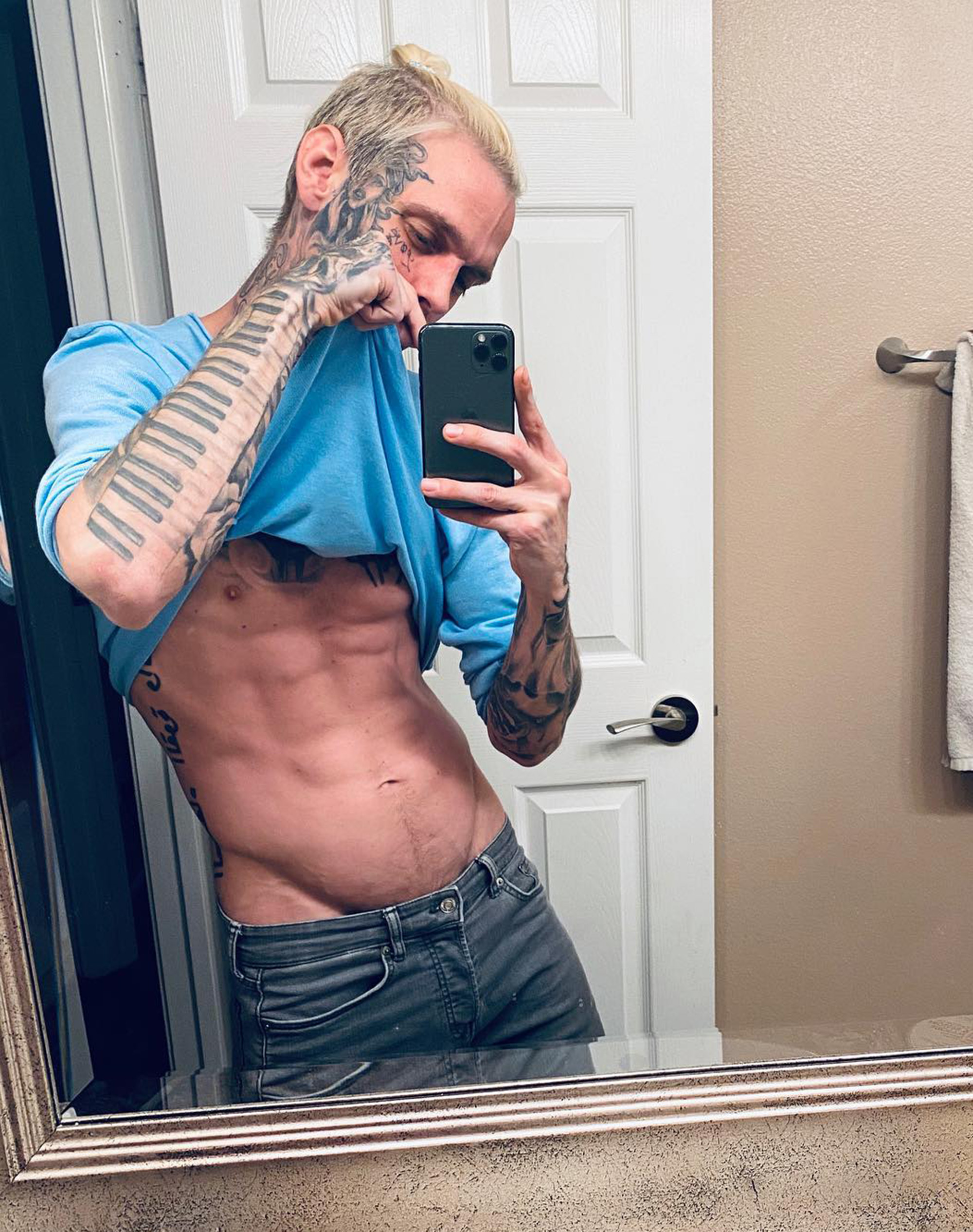 chris killen share nude aaron carter photos