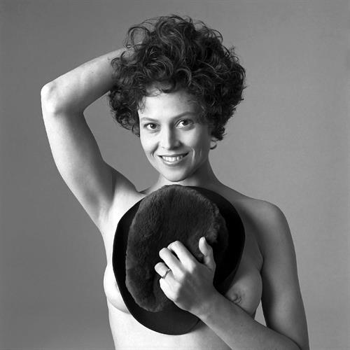 amantha gunasekara share sigourny weaver nude photos